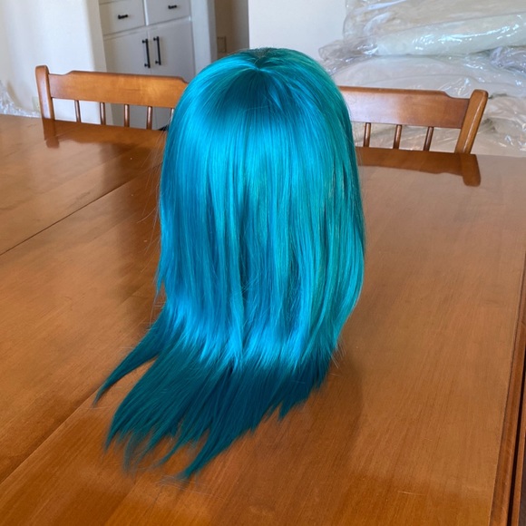 Shoulder length teal blue green wig Cosplay costume pole dancer - Picture 3 of 6